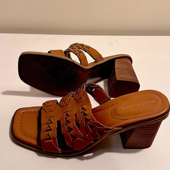 NEW Marc Fisher Matina Sandal in Tan (Size 8.5) - Picture 4 of 4